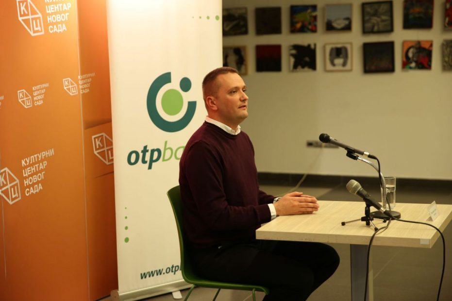 44F8A463-C5AE-4F4A-A2FF-72583F734E29