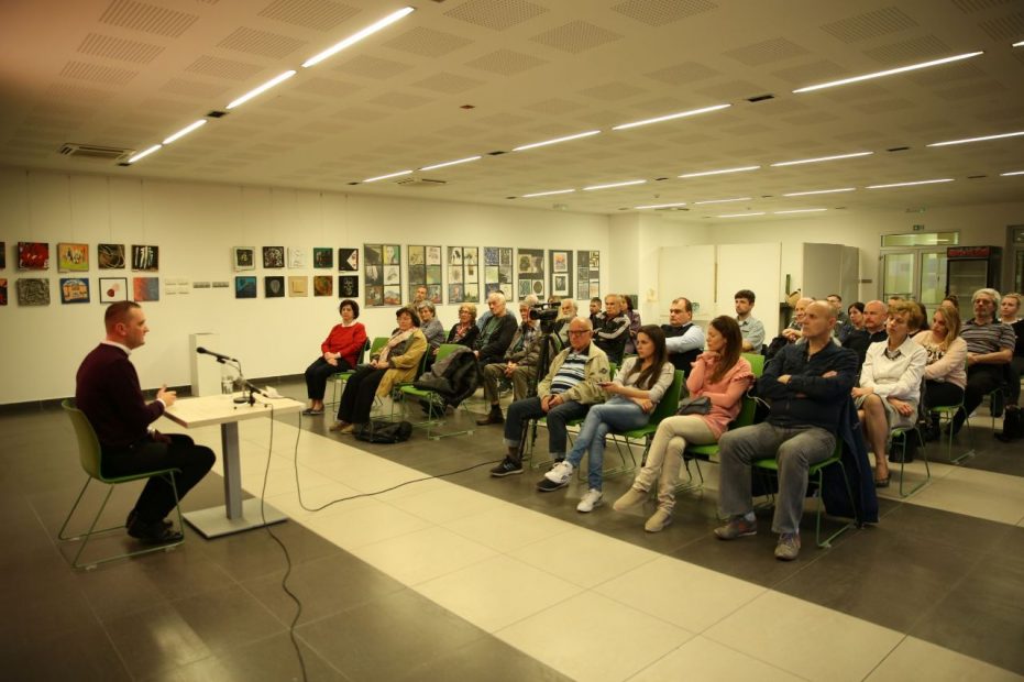 12A76DD2-0B62-4251-B238-341374B1CBD4