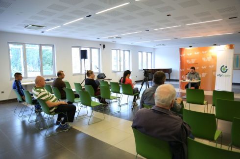 1DC0AE45-4081-4D21-ADD9-98D2D501503B