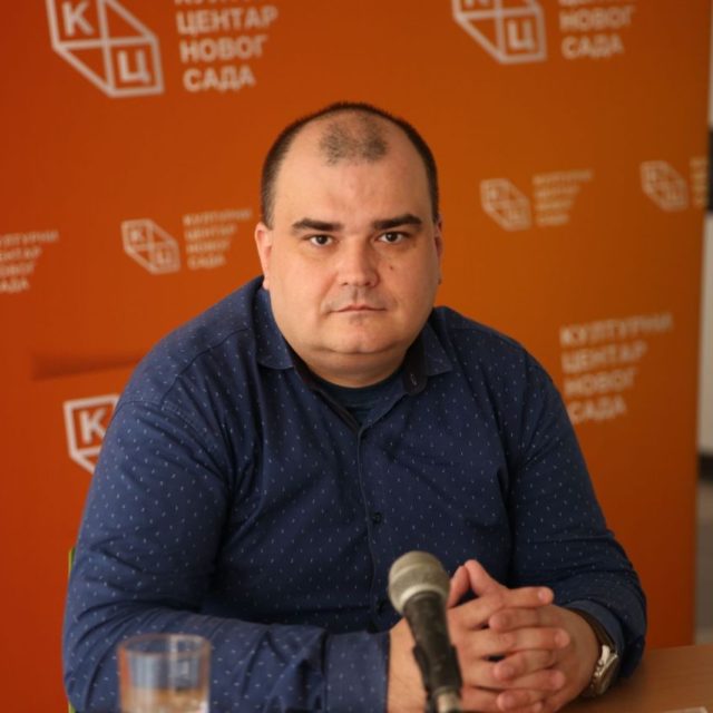 Предавање Огњена Карановића на тему „Усташки злочини у Дракулићу, Шарговцу и Мотикама 1942. године – српско-хрватски односи у Другом светском рату“ на Јутјуб каналу КЦНС