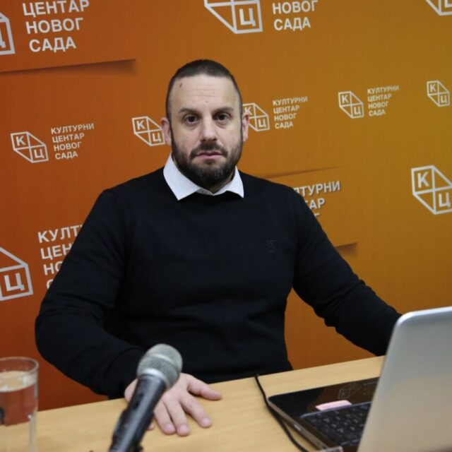 Предавање Горана Шарића на тему „Бранимир Џони Штулић – три пута највећиˮ на Jутјуб каналу КЦНС