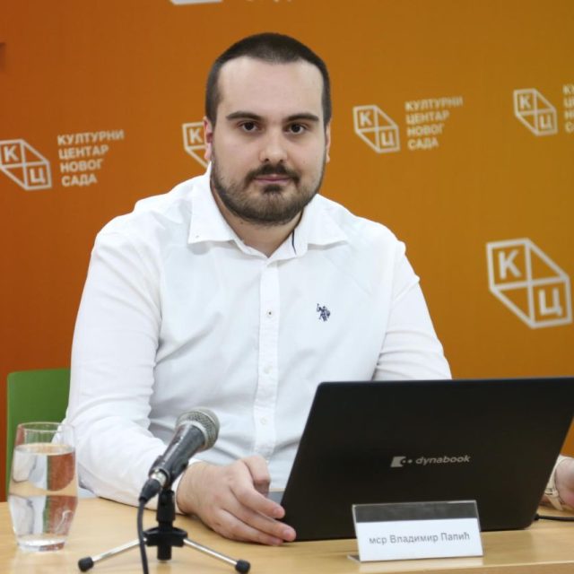 Предавање Владимира Папића на тему „Савремена књижевност у регионалним наставним програмима за средње школе“ на Јутјуб каналу КЦНС