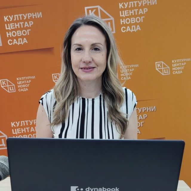 Предавање др Александре Колаковић на тему „Пјер Нора: историчар, теоретичар колективног сећања и творац националног идентитета“ на Јутјуб каналу КЦНС