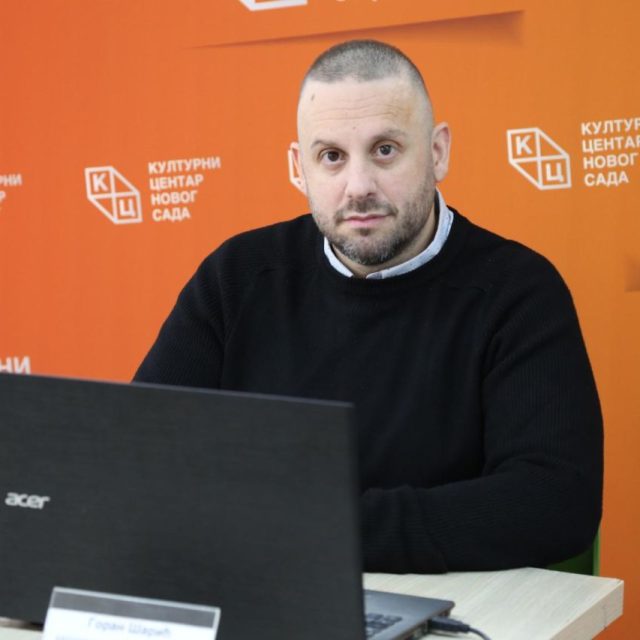 Предавање католичког теолога Горана Шарића на тему „Алан Форд у Југославији – зашто је и данас тако популаран?ˮ на Jутјуб каналу КЦНС