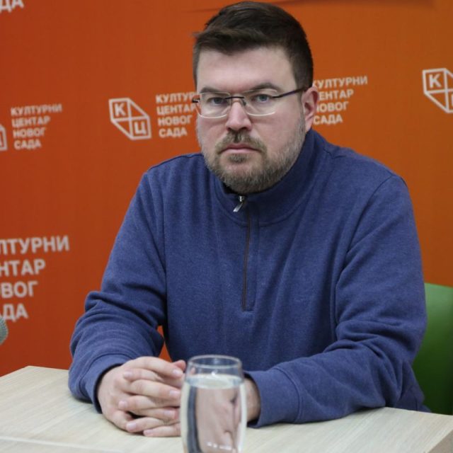 Предавање геополитичког аналитичара Предрага Рајића на тему „Мађарски избори 2026“ на Јутјуб каналу КЦНС