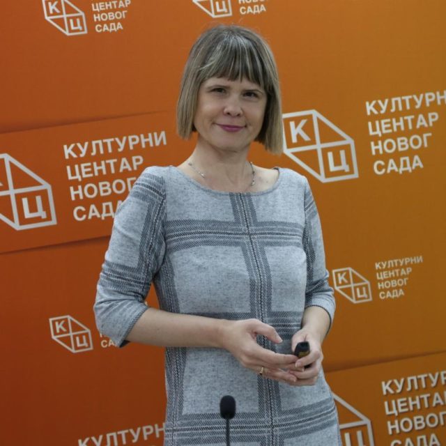 Предавање др Јелене Тодоровић Лазић на тему „Политика проширења ЕУ на раскршћу“ на Јутјуб каналу КЦНС