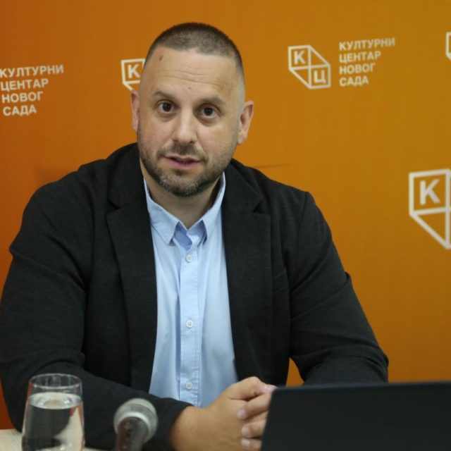 Предавање католичког теолога Горана Шарића на тему „Усташки логор на Пагу – пакао у каменој пустињиˮ 14. августа на Jутјуб каналу КЦНС