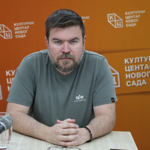 Предавање геополитичког аналитичара Предрага Рајића на тему „ФУДБАЛ И ПОЛИТИКА – СП 2026.“ на Јутјуб каналу КЦНС