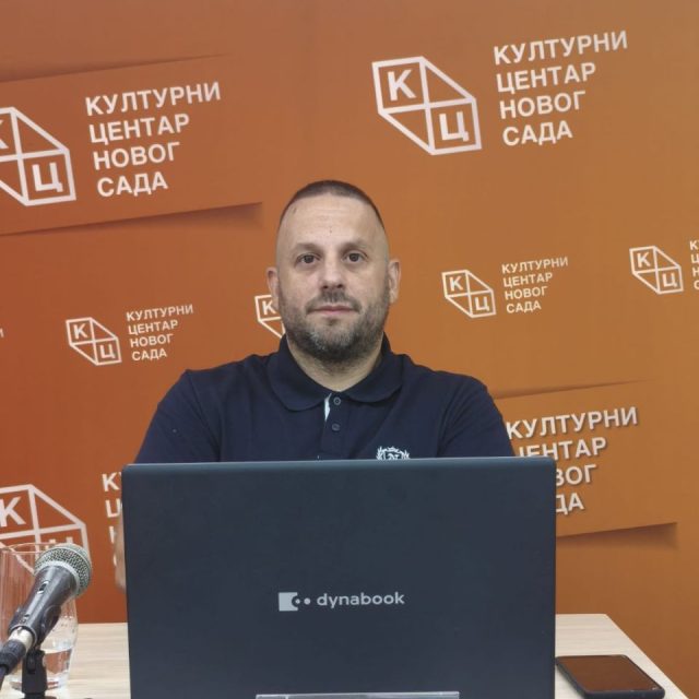 Предавање католичког теолога Горана Шарића на тему „Да ли је Ратко Младић крив за геноцид – Анализа хашке пресудеˮ на Jутјуб каналу КЦНС