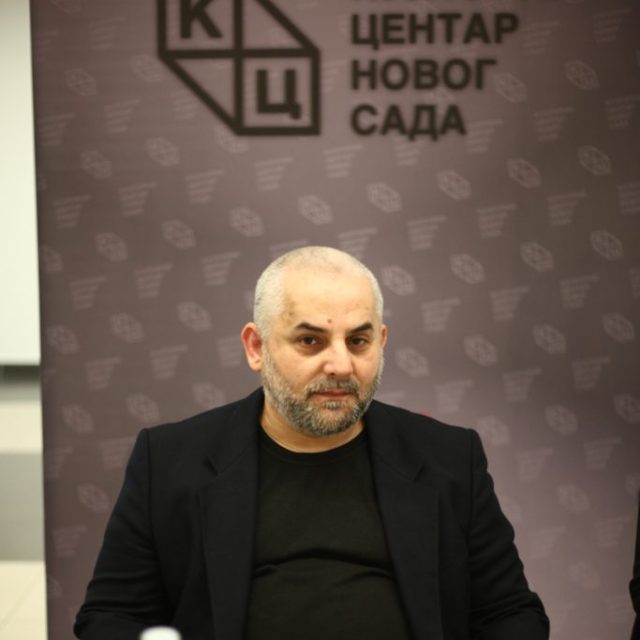 Политичка кампања у доба интернета: борба за пажњу младих